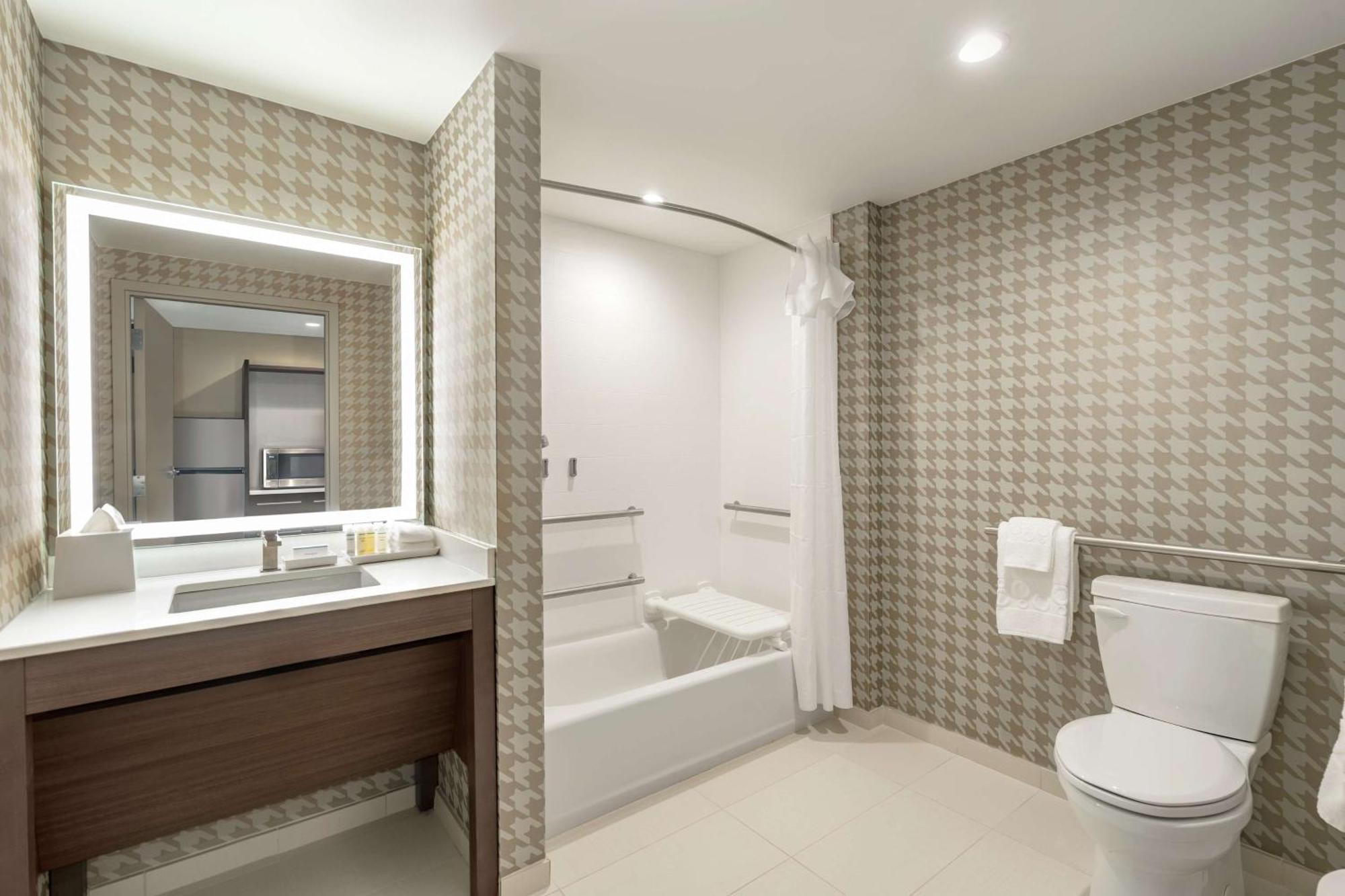 Home2 By Hilton Woodland Hills Angeles Hotel